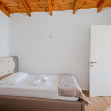Ramaj Apartment *
