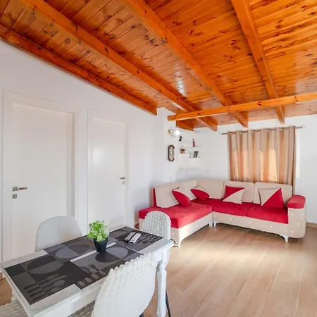 Ramaj Apartment *